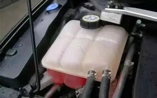 愛車小知識 | 汽車保養小常識-第4張圖片-鄭州市冠恒貿易有限公司【官方網站】-車用潤滑油服務專家